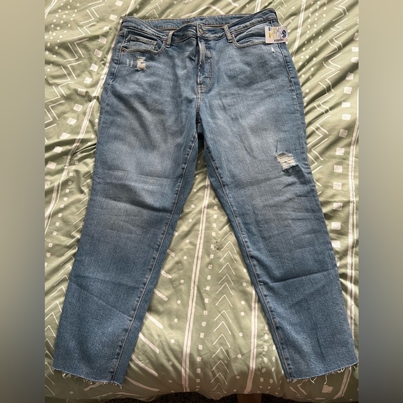 Straight Leg Light Wash Jeans - Picture 1 of 2